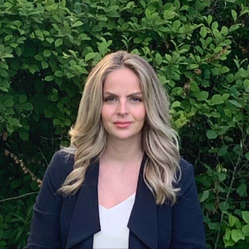 Dorina Szventivanyi Headshot